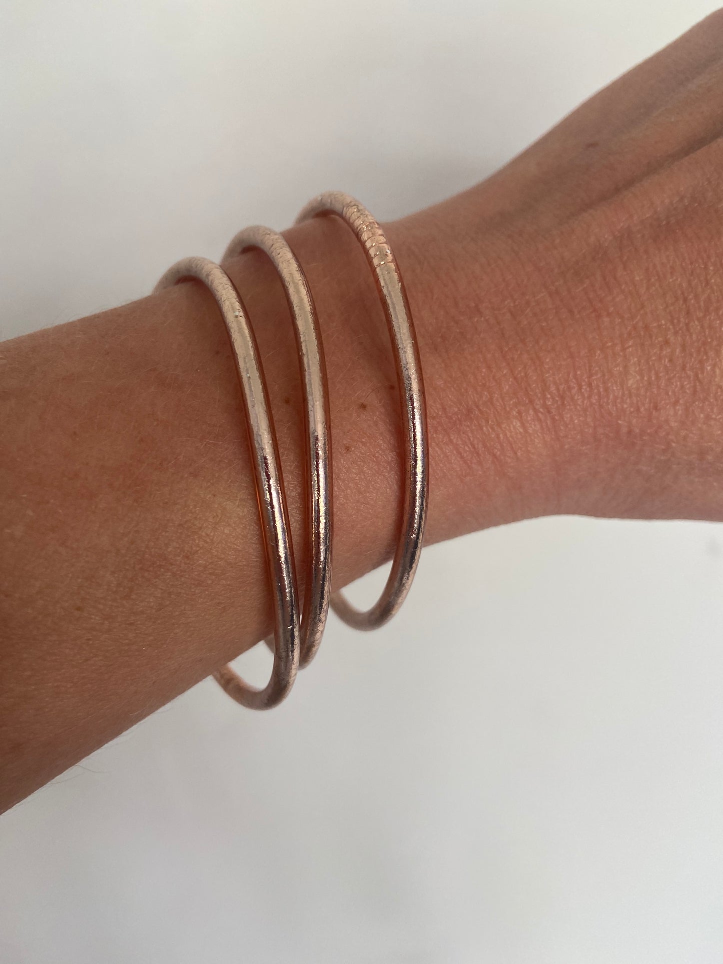 Jonc bouddhiste Champagne or rose fin (taille M)