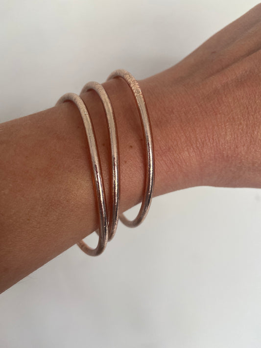 Jonc bouddhiste Champagne or rose fin (taille M)