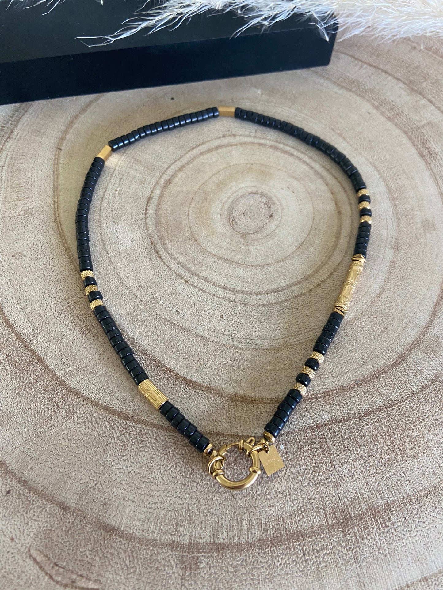 Collier Ina